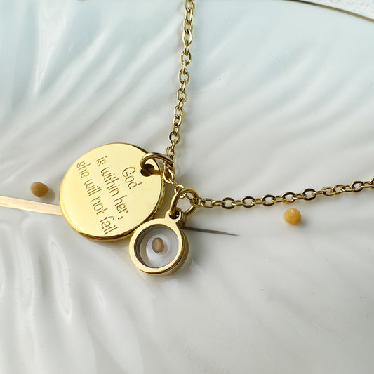 Collar con colgante de mostaza con forma de montaña geométrica en acero de titanio con acabado galvanizado para mujeres y hombres