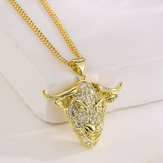 Collana Pendente Geometrica Vintage a Testa di Toro da Donna in Rame Placcato Oro 18K con Intarsio di Zirconi