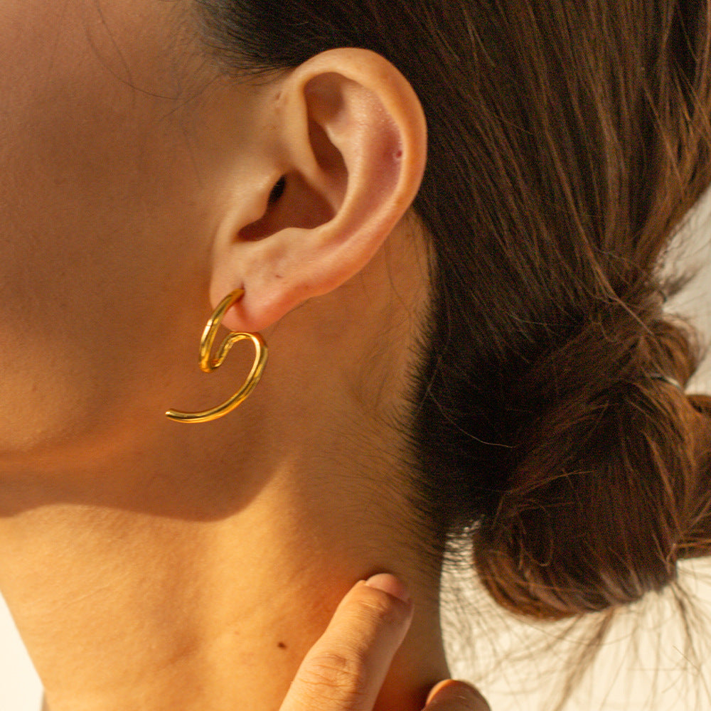 Orecchini geometrici minimalisti in acciaio inossidabile con placcatura in oro 18 carati e finitura opaca da donna