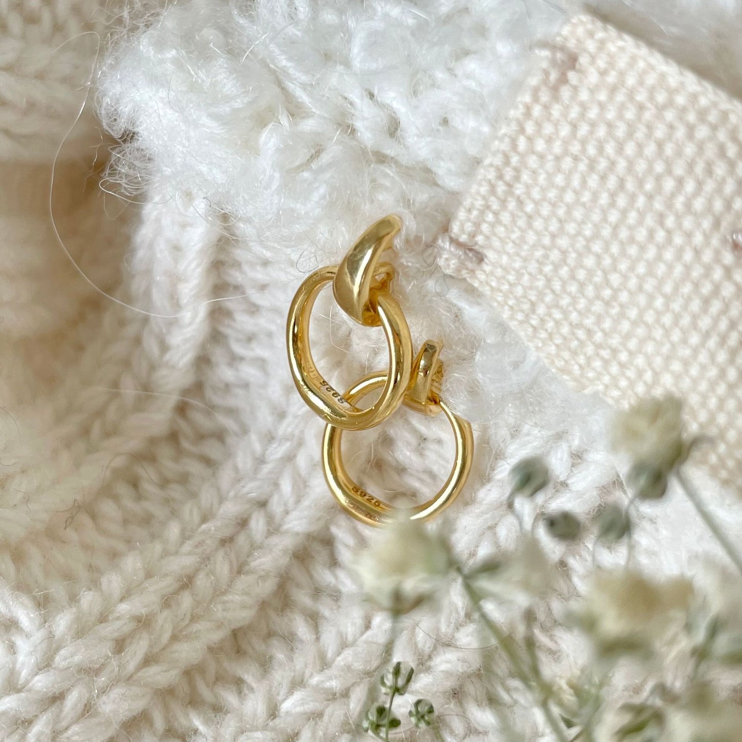 Minimalist Geometric Star-Shaped S925 Sterling Silver Hoop Earrings with Handcrafted Finish