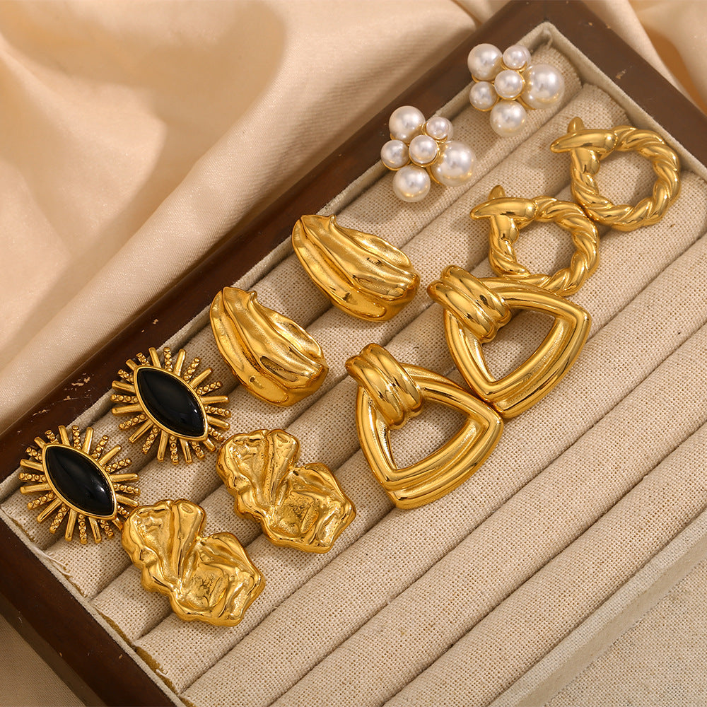 Fashionable Geometric Pearl and Black Onyx Eye Stud Earrings in Stainless Steel with 18K Gold Plating