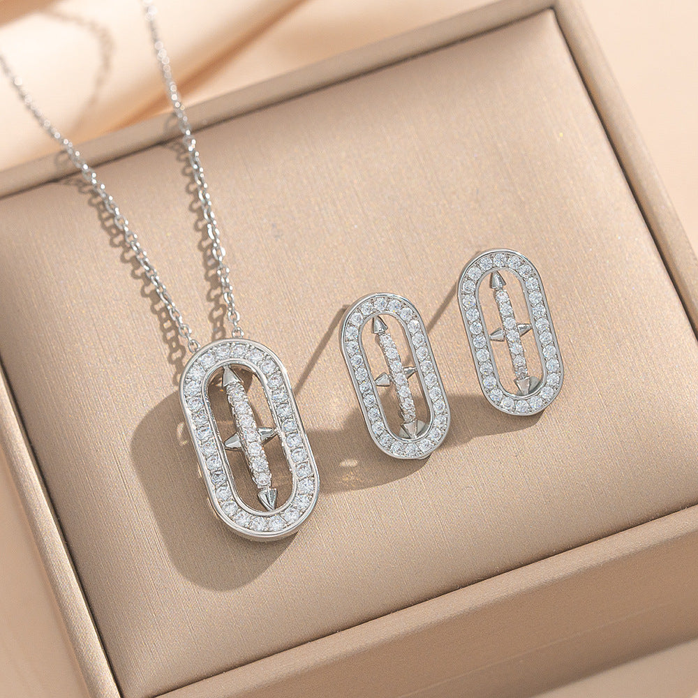 Collar con colgante en forma de corazón y aretes de campana de lujo en acero de titanio con baño de oro de 18 quilates en cadena tipo O para mujer