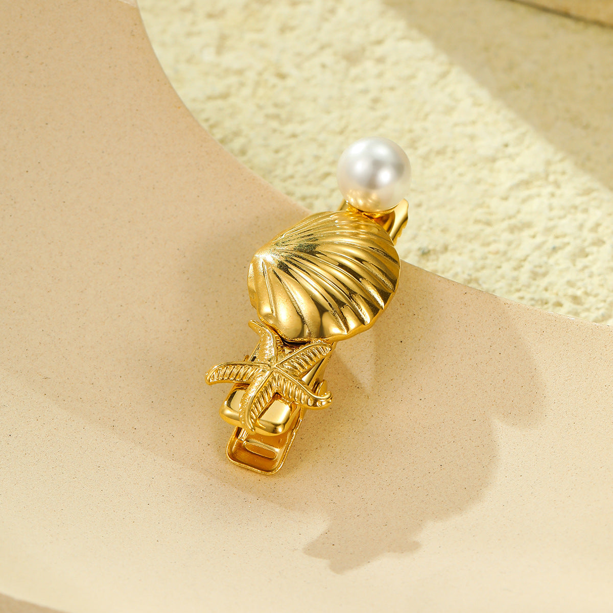 Fashionable Shell-Shaped Pearl Hair Clip in Stainless Steel with Plated Finish for Women