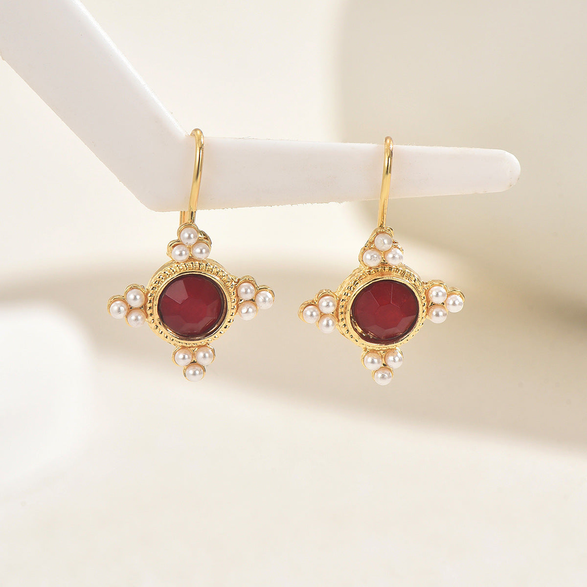 Pendientes de aro geométricos de aleación con incrustaciones de perlas y diamantes de imitación, chapados para mujer