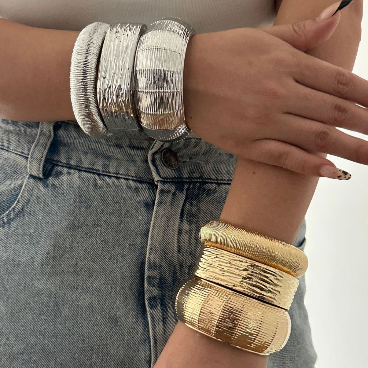 Bracciale rigido da donna in lega placcata, geometrico e ampio