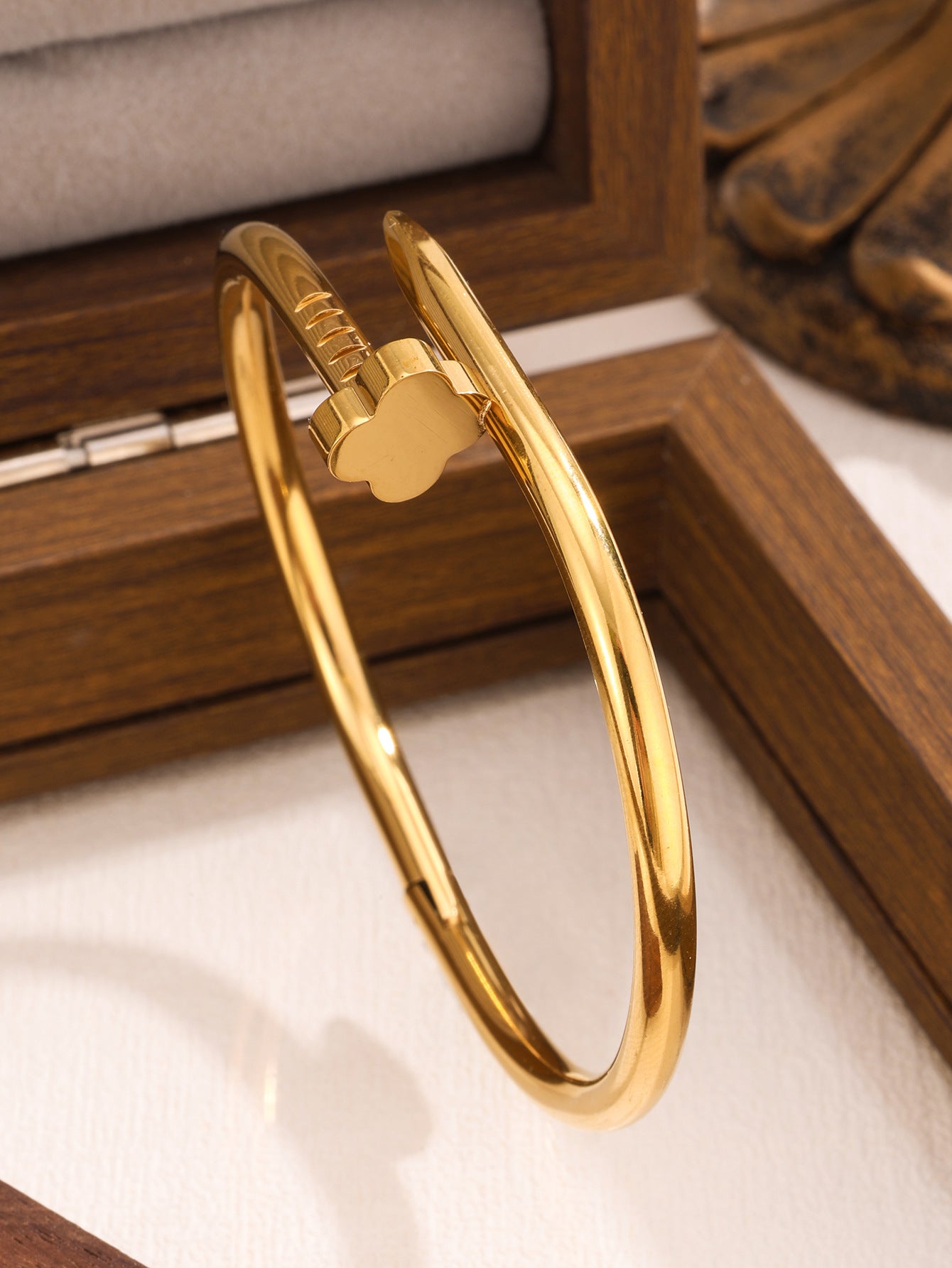 Juego de pulseras de acero inoxidable con trébol de cuatro hojas, incrustaciones de diamantes de imitación y chapado en oro al vacío de 18 quilates, estilo minimalista y a la moda