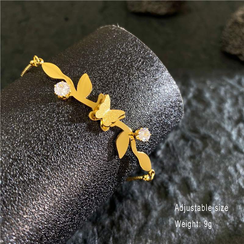 Original Design Geometric Four-Leaf Clover Bracelet in Titanium Steel with 18K Real Gold Plating Adjustable Pull-Chain for Unisex Wear