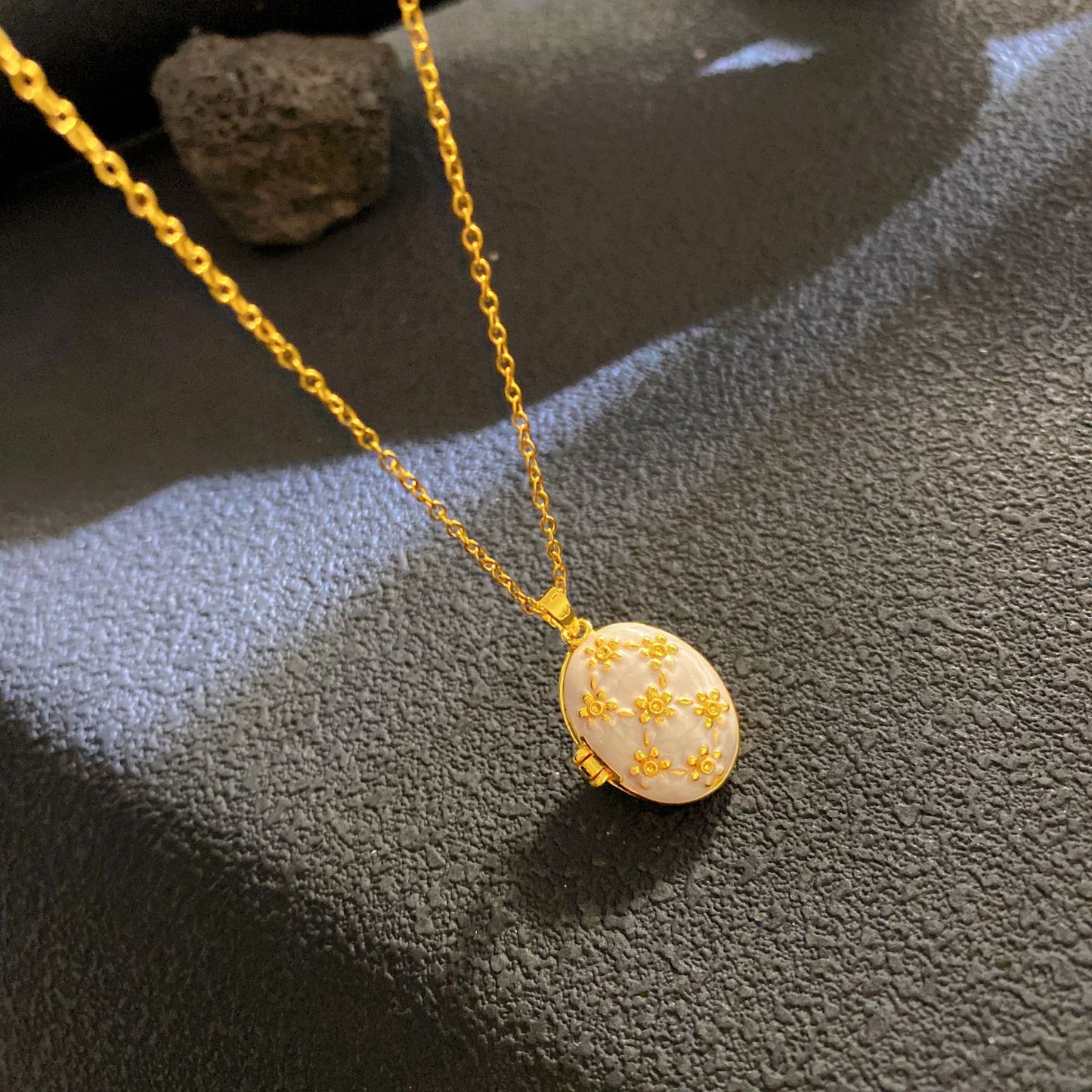 Vintage Elegant Geometric Leaf Teardrop Drip Oil Cubic Zirconia Necklace with 18K Gold Plated Brass Pendant on Titanium Steel Cable Chain for Women