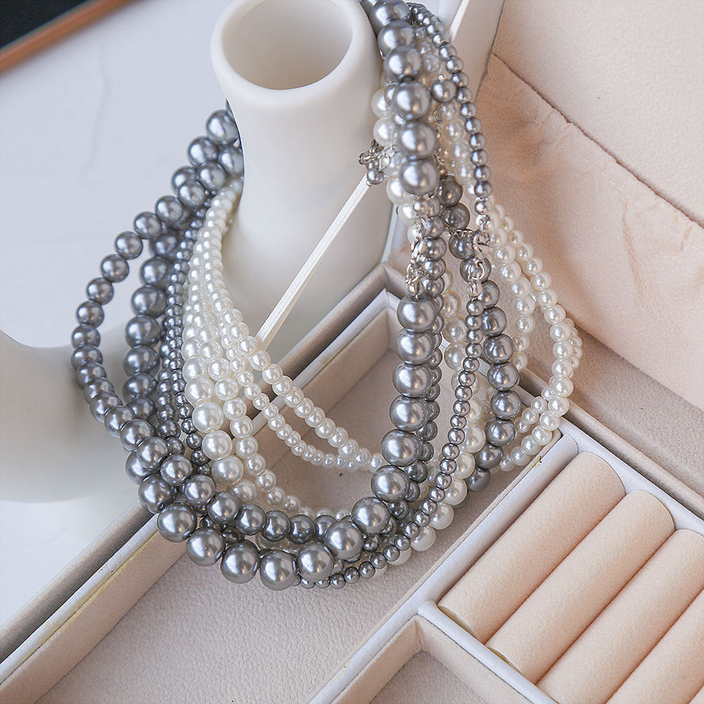 Collar minimalista de perlas para mujer con colgante de nácar en cadena de perlas con acabado electrochapado en gris plateado