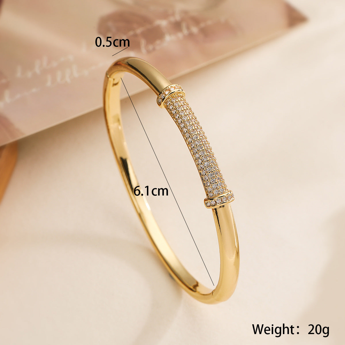 Brazalete de latón con chapado en oro de 18 quilates y circonitas incrustadas, con un diseño de bambú de inspiración vintage para mujer