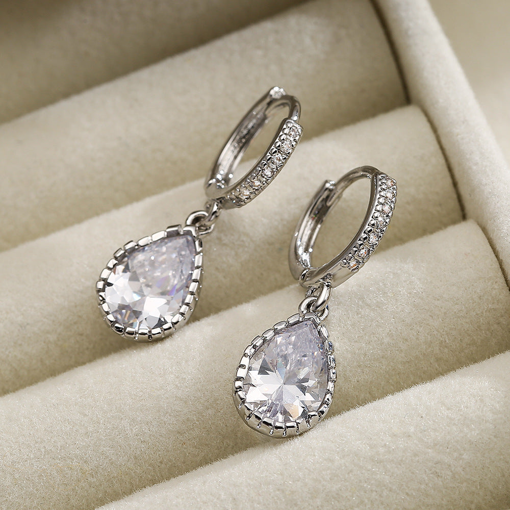 Orecchini da donna minimalisti ed eleganti in rame placcato oro vero con zircone a goccia