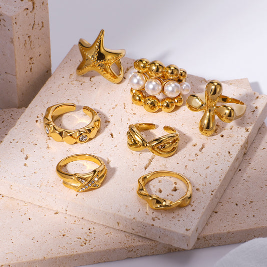 Anello minimalista geometrico in acciaio inossidabile con intarsi di strass e placcatura sottovuoto in oro 18 carati per donne e uomini