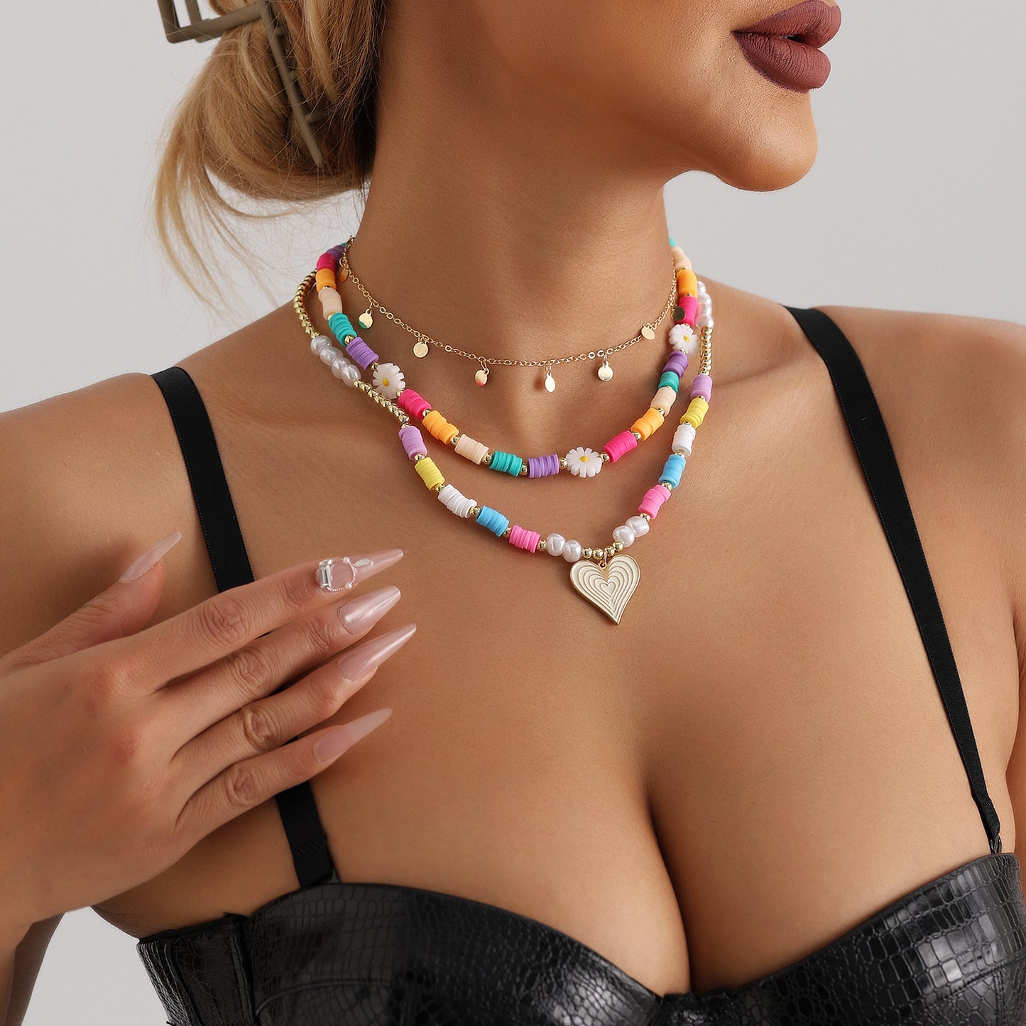 Collana da donna con ciondolo a cuore in argilla polimerica "Bohemian Rainbow" con lega galvanizzata e catena clavicola multistrato