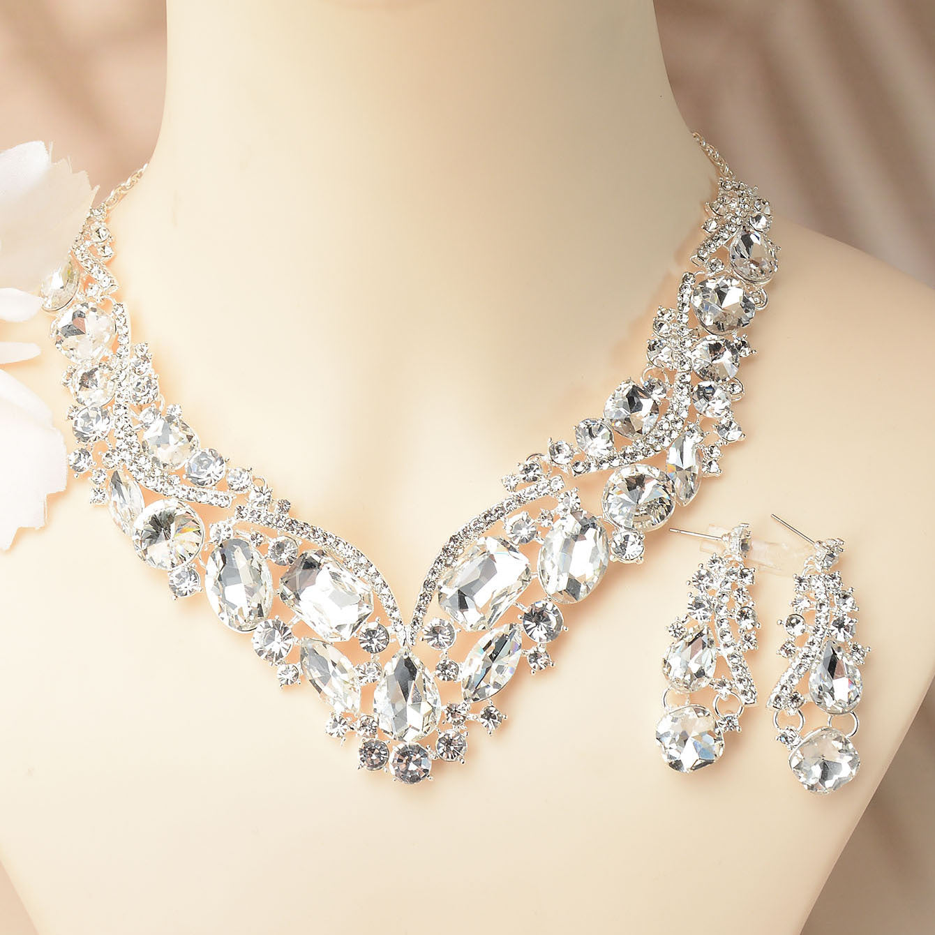 Parure esagerata di collana e orecchini floreali placcati in lega per gioielli da sposa da donna