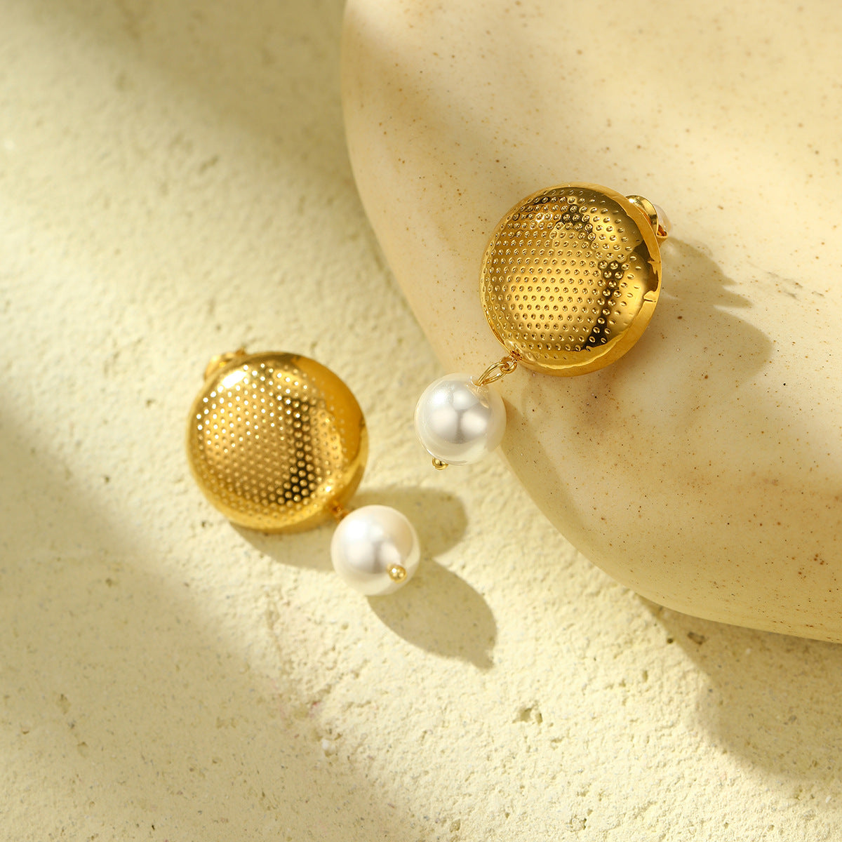 Fashionable Round Pearl Earrings in Stainless Steel with 18K Gold Plating for Women