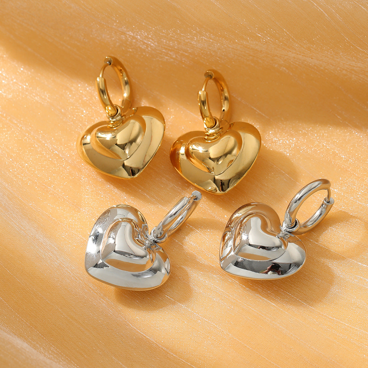 Aretes de Acero de Titanio en Forma de Corazón a la Moda para Mujer con Chapado al Vacío de Oro de 18K, Postes Hipoalergénicos de Acero Inoxidable
