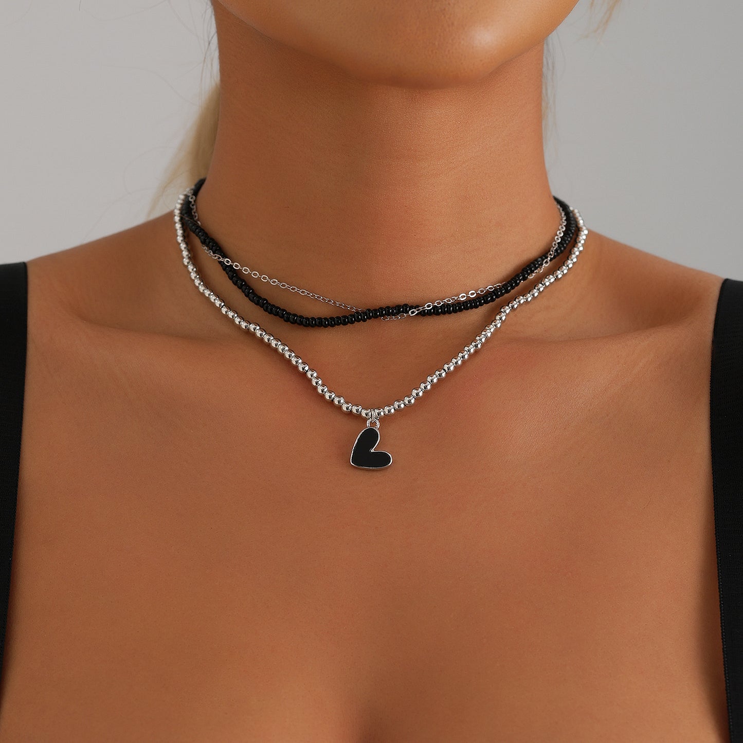 Collar de clavícula con colgante de aleación con forma de corazón, minimalista y a la moda, con acabado galvanizado