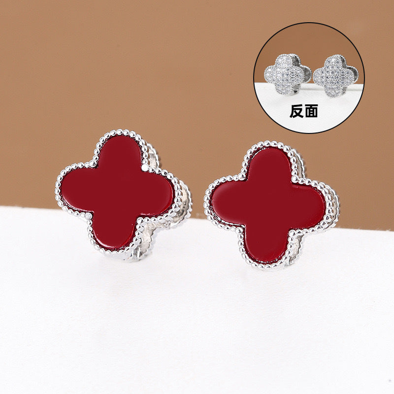 Orecchini a perno con quadrifoglio in stile retrò minimalista in rame placcato oro con zirconi per donna