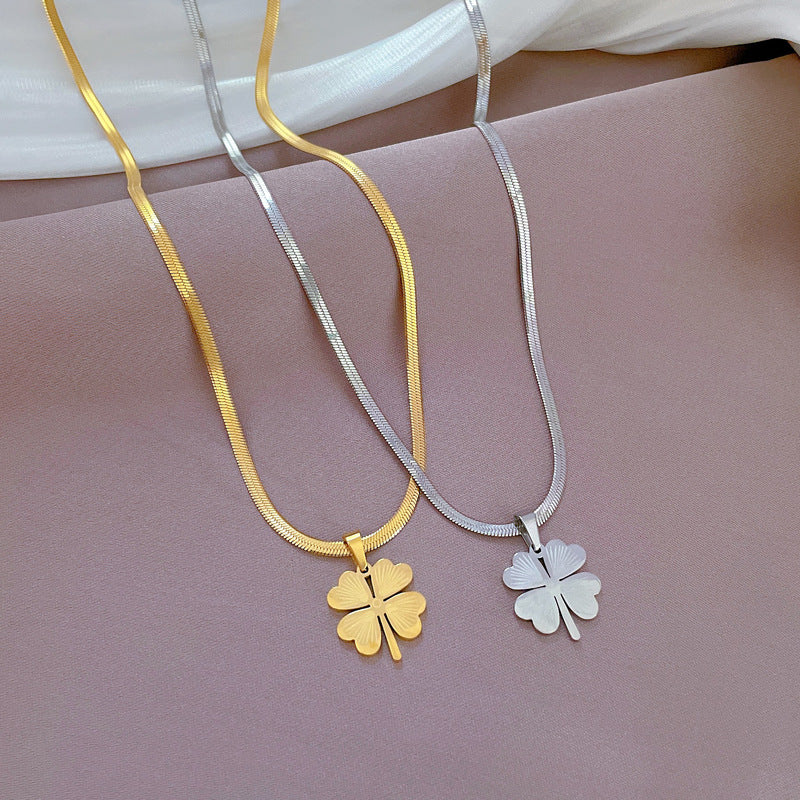 Collana a catena con ciondolo a quadrifoglio in acciaio al titanio, stile minimalista, placcata oro, per donna e uomo