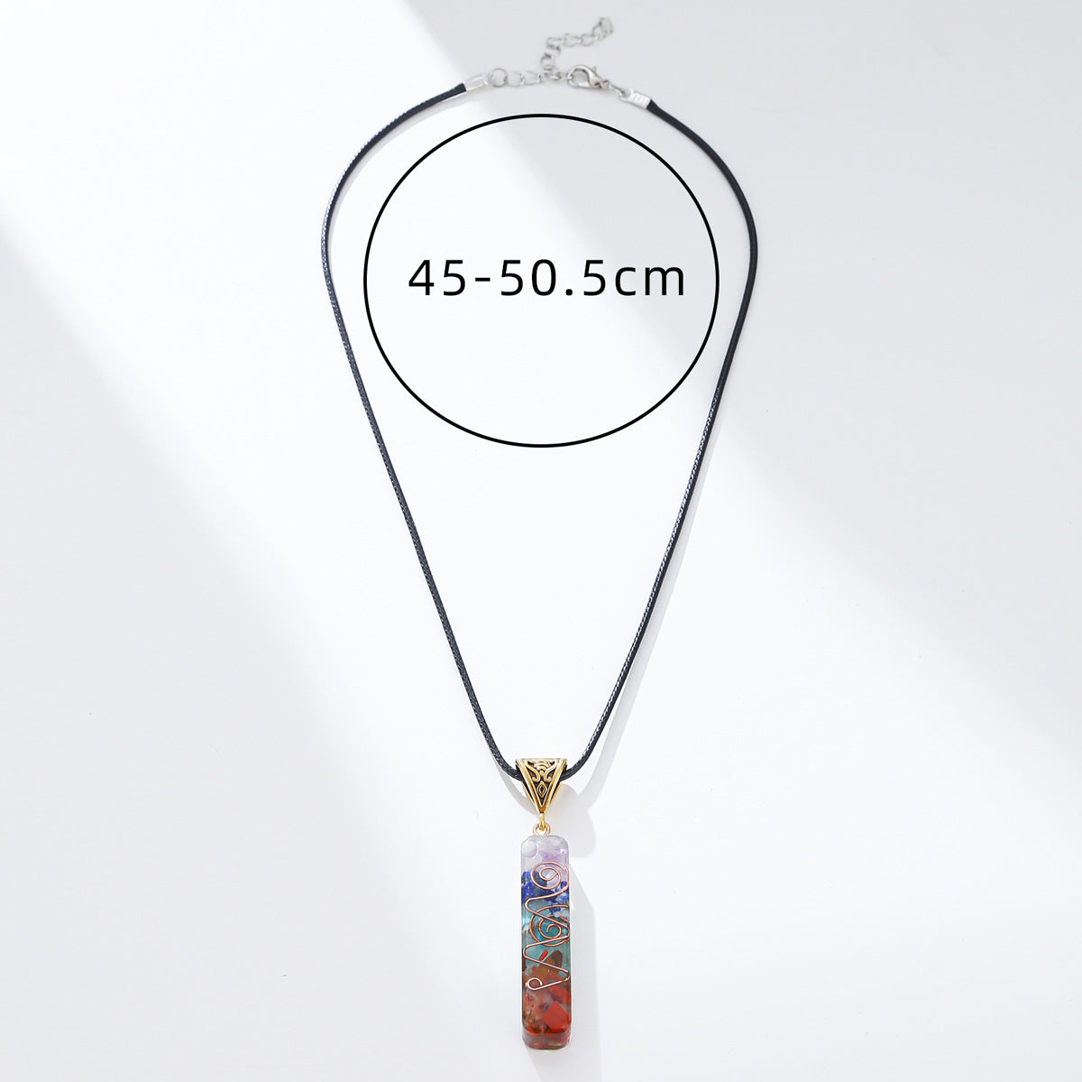 Collana a sospensione geometrica minimalista con catena in metallo galvanizzato e intarsi di pietre preziose miste da donna