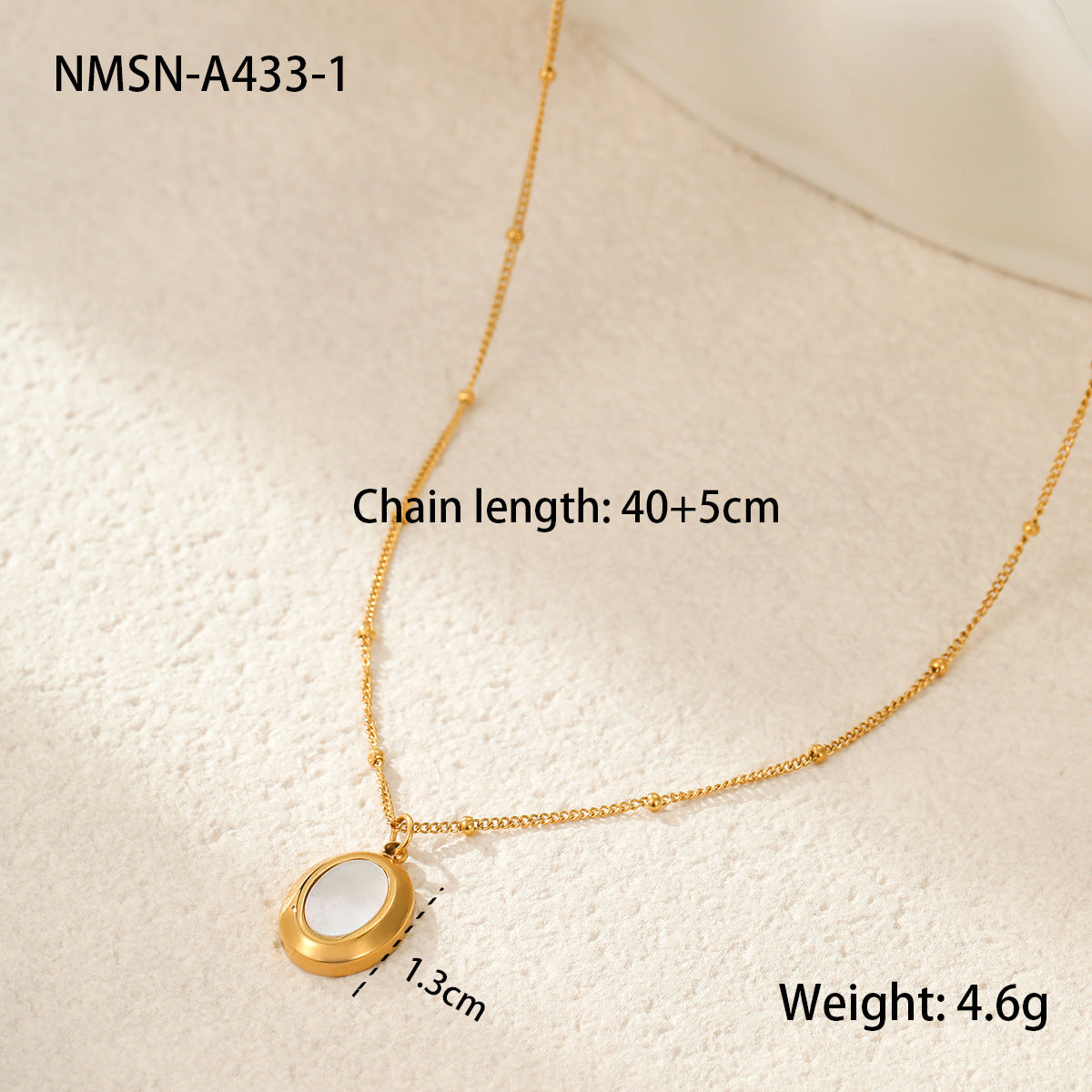 Collar con colgante ovalado geométrico minimalista de abulón blanco en acero de titanio con acabado chapado para mujer