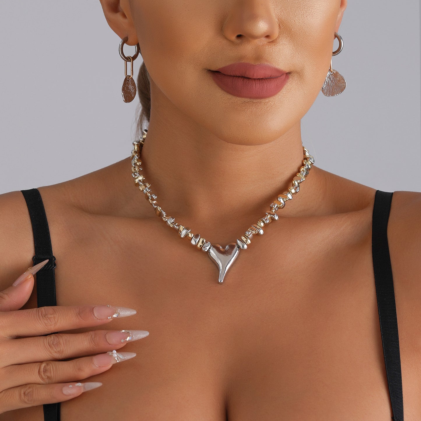 Minimalist Irregular Two-Tone Heart-Shaped Alloy Necklace with Plated Finish for Women