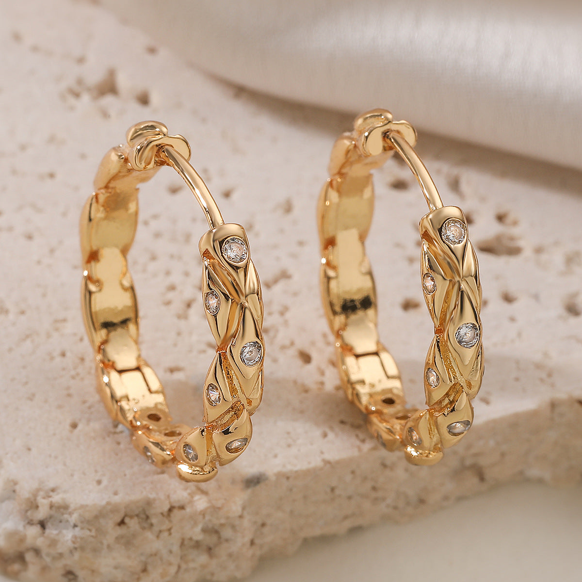 Minimalist Luxury 18K Gold Plated Brass Geometric Cubic Zirconia Hoop Earrings for Women