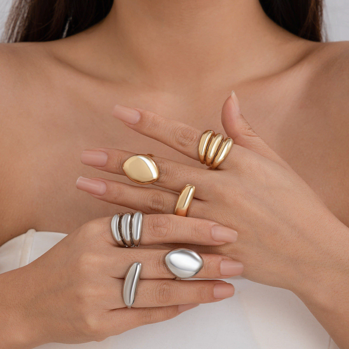 Minimalist Geometric Open Ring for Women in Zinc Alloy with Plated Finish and Curved Linear Design