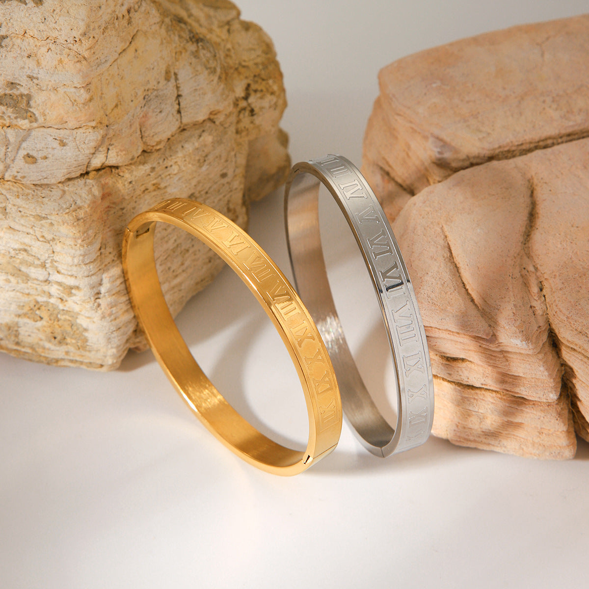 Bracciale da donna punk in acciaio inossidabile placcato oro 18 carati con fibbia a numeri romani