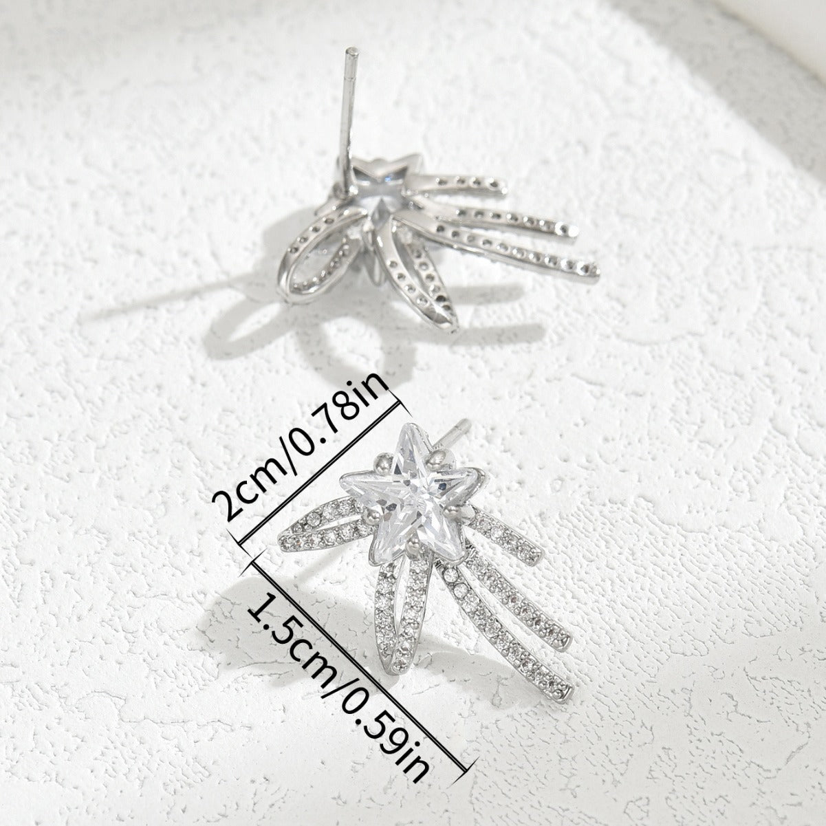 Pendientes Asimétricos Minimalistas de Estrella y Lazo para Mujer con Base de Cobre e Incrustaciones de Circonitas