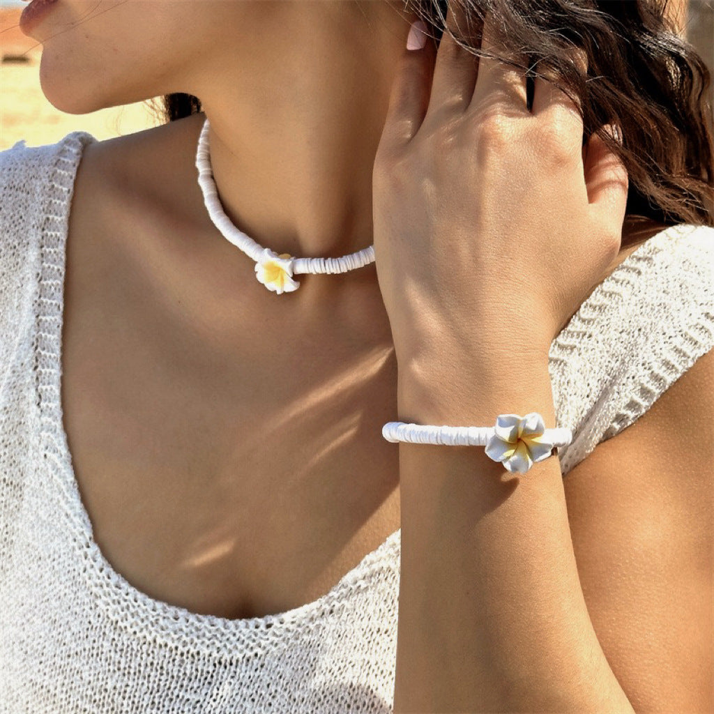 Elegante collar y pulsera de resina floral bohemia con cadena de cable para mujer