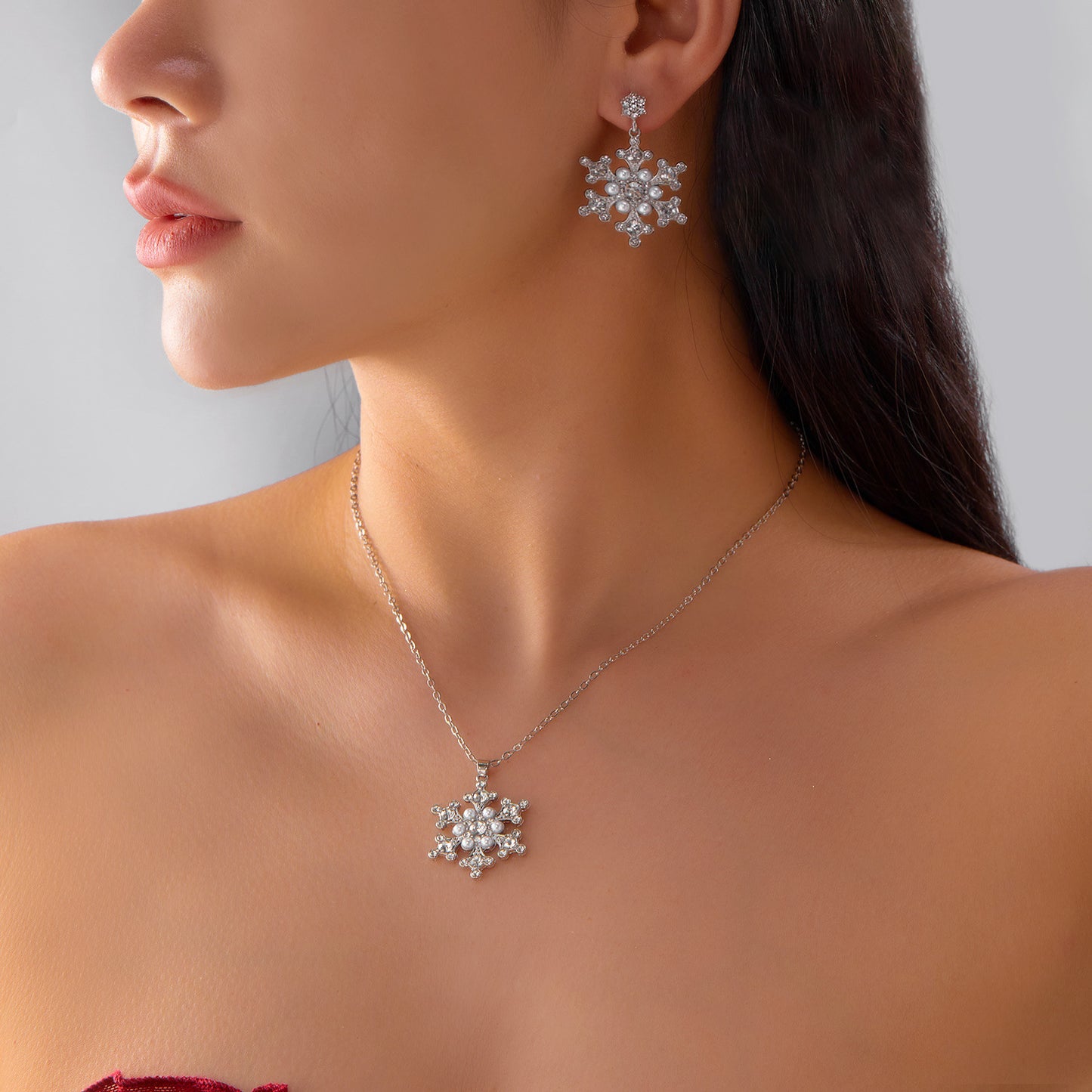 Juego de collar con colgante de copo de nieve navideño con incrustaciones de pedrería en aleación con acabado galvanizado para uso unisex