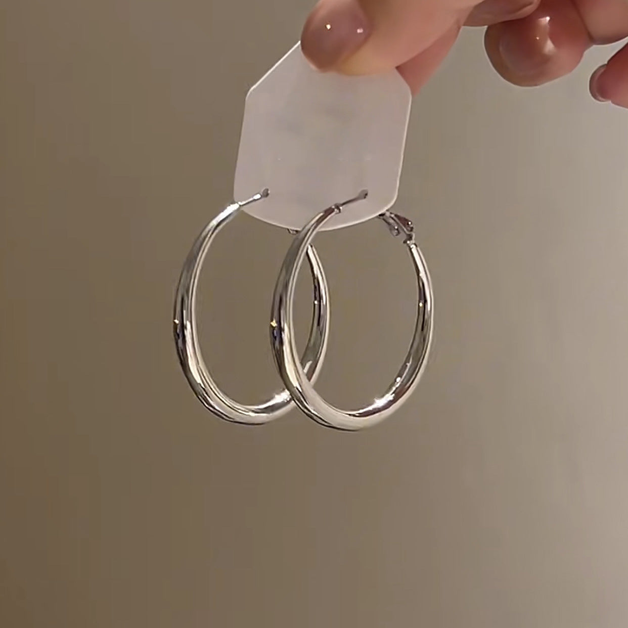 Orecchini a cerchio geometrici rotondi minimalisti da donna con base in rame placcato oro e perni in argento sterling 925, gioielli eleganti di lusso adatti all'ufficio