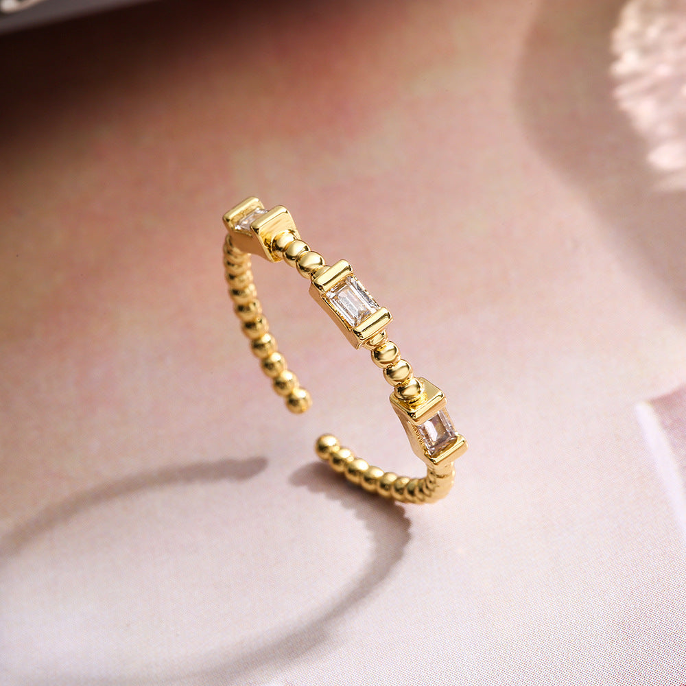 Anello Aperto Geometrico Minimalista da Donna in Ottone Placcato Oro Vero con Intarsio di Zirconi