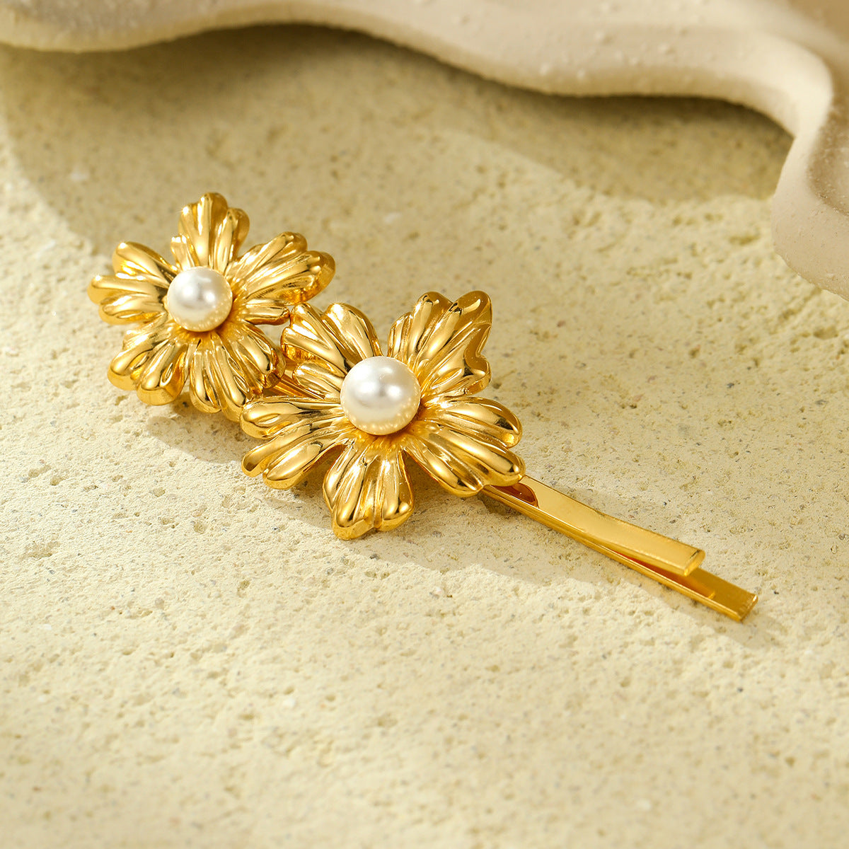 Elegant Floral Hair Clip for Women Made of Stainless Steel with Pearl Inlay, Minimalist Bar Style Hair Accessory