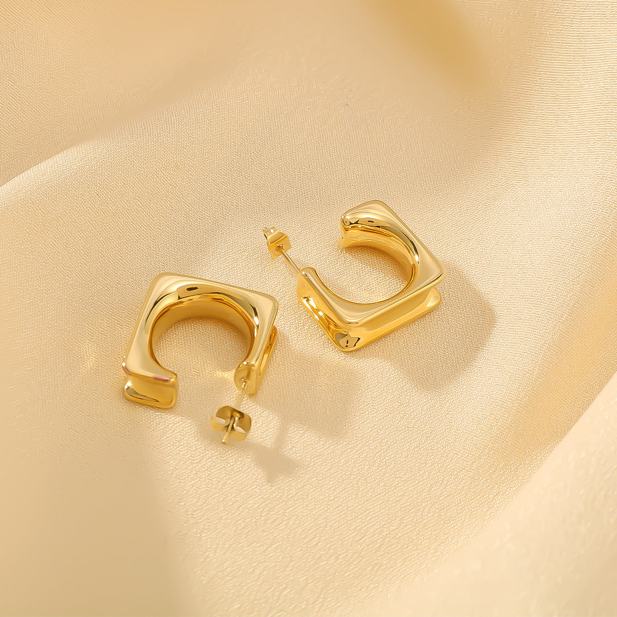 Orecchini a cerchio vuoti geometrici minimalisti quadrati da donna in acciaio inossidabile con placcatura sottovuoto in oro 18 carati