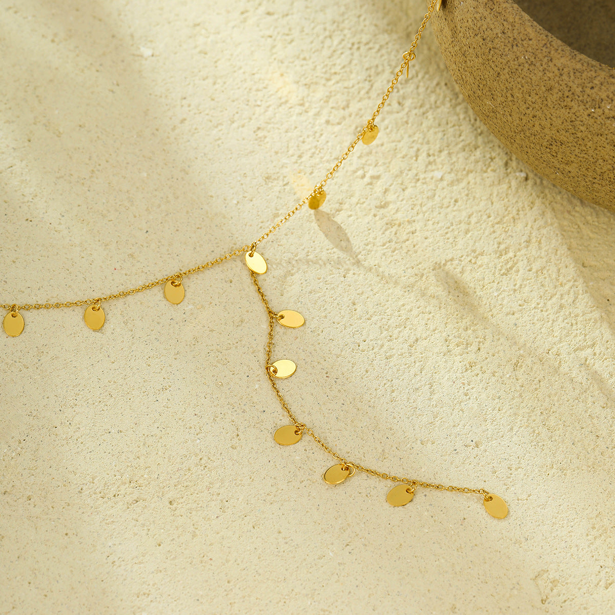 Elegante collar largo con colgante y borla de acero inoxidable con baño de oro de 18 quilates ajustable para mujer
