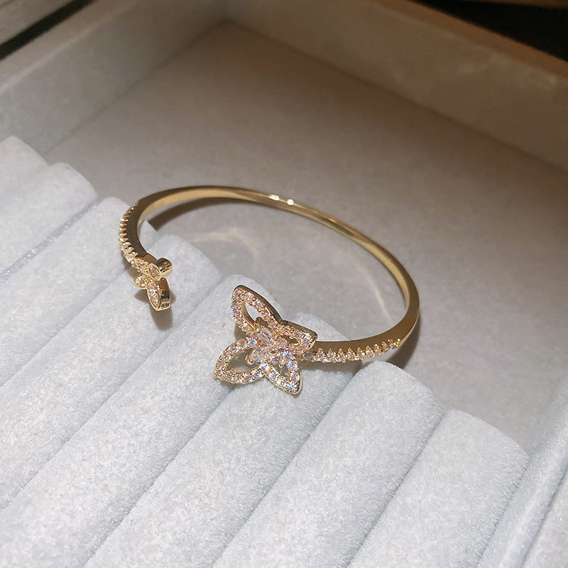 Pulsera tipo brazalete de aleación de cobre bañada en oro de lujo con incrustaciones de diamantes de imitación para mujer