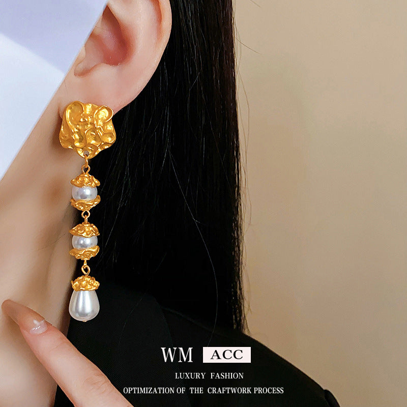 Pendientes Geométricos Vintage con Acentos de Perlas y Base de Cobre Chapado en Oro para Mujer
