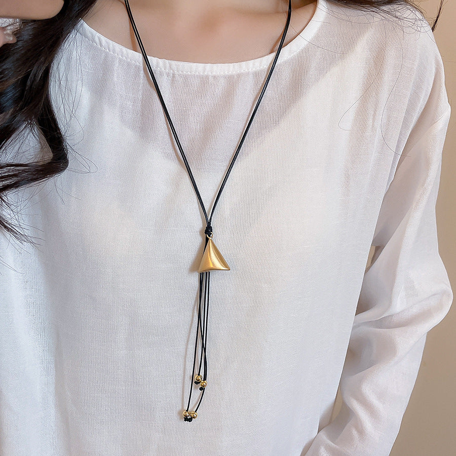 Collana con ciondolo geometrico minimalista in rame placcato da donna, catena maglione di lusso leggera