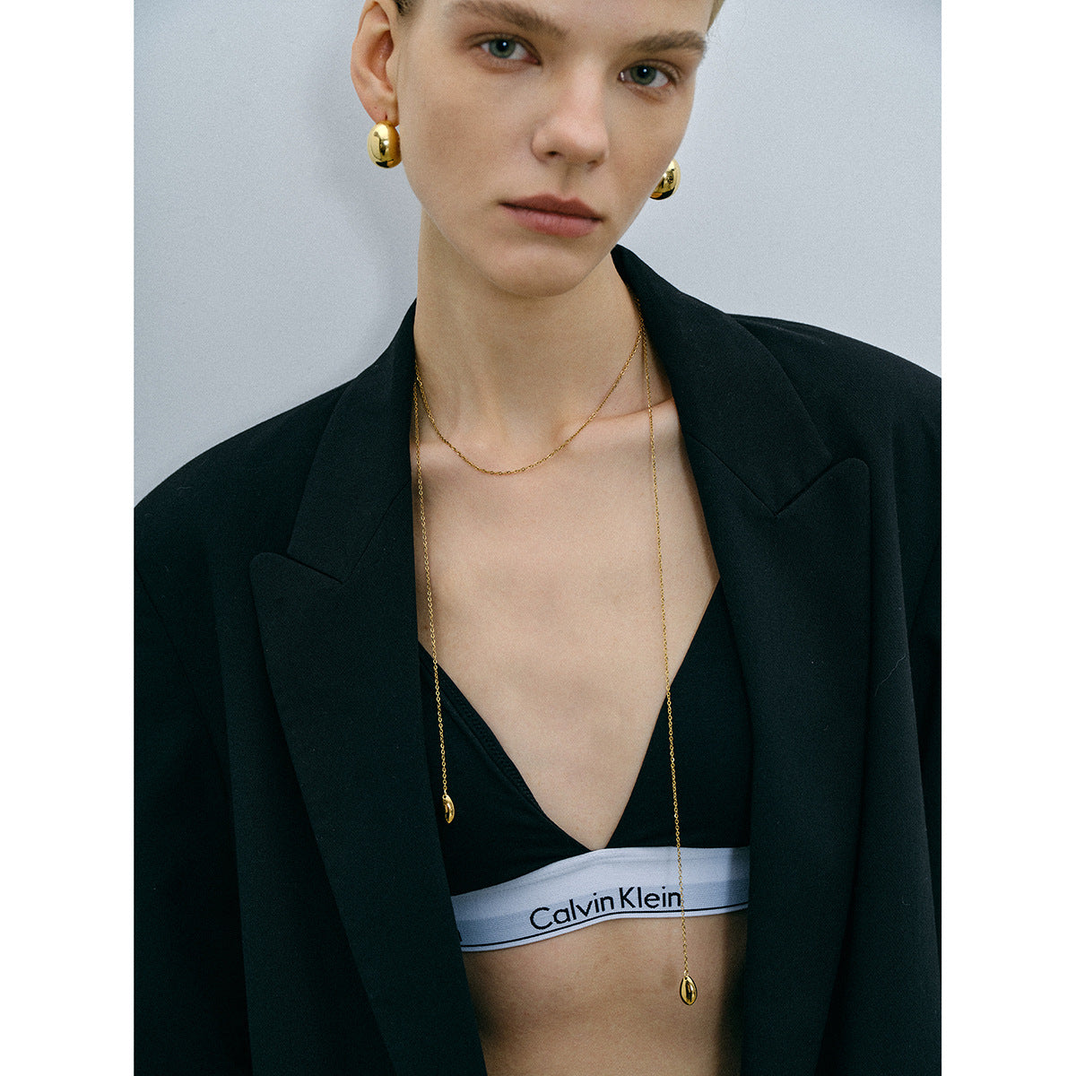 Collar minimalista con colgante de concha larga de acero inoxidable chapado en oro de 18 quilates, cadena tipo O unisex