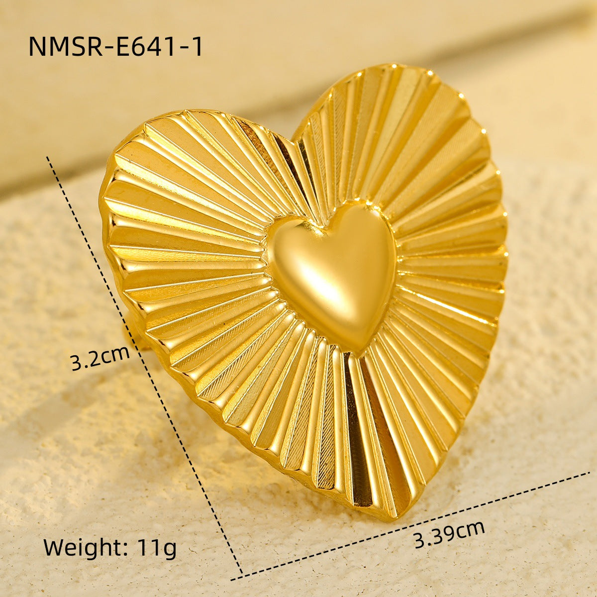 Juego de pendientes de acero inoxidable con forma de corazón vintage y anillo de acero de titanio con acabado chapado y textura de líneas temáticas de amor