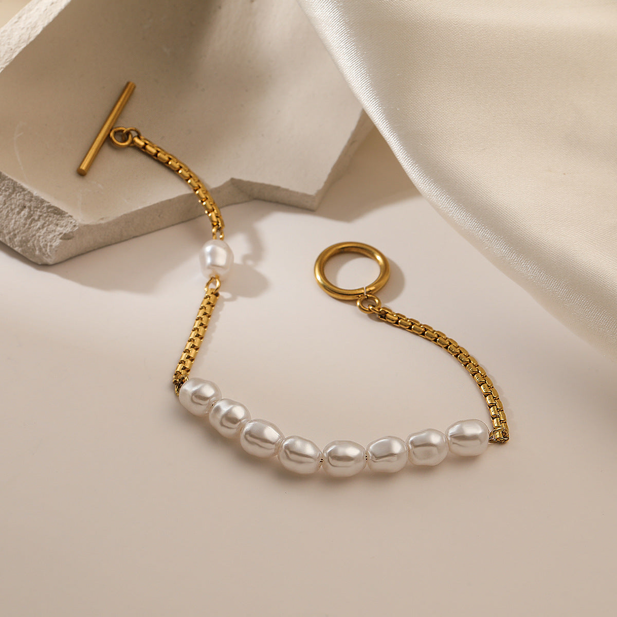 Elegant Minimalist 18K Gold-Plated Stainless Steel Pearl Bracelet for Women