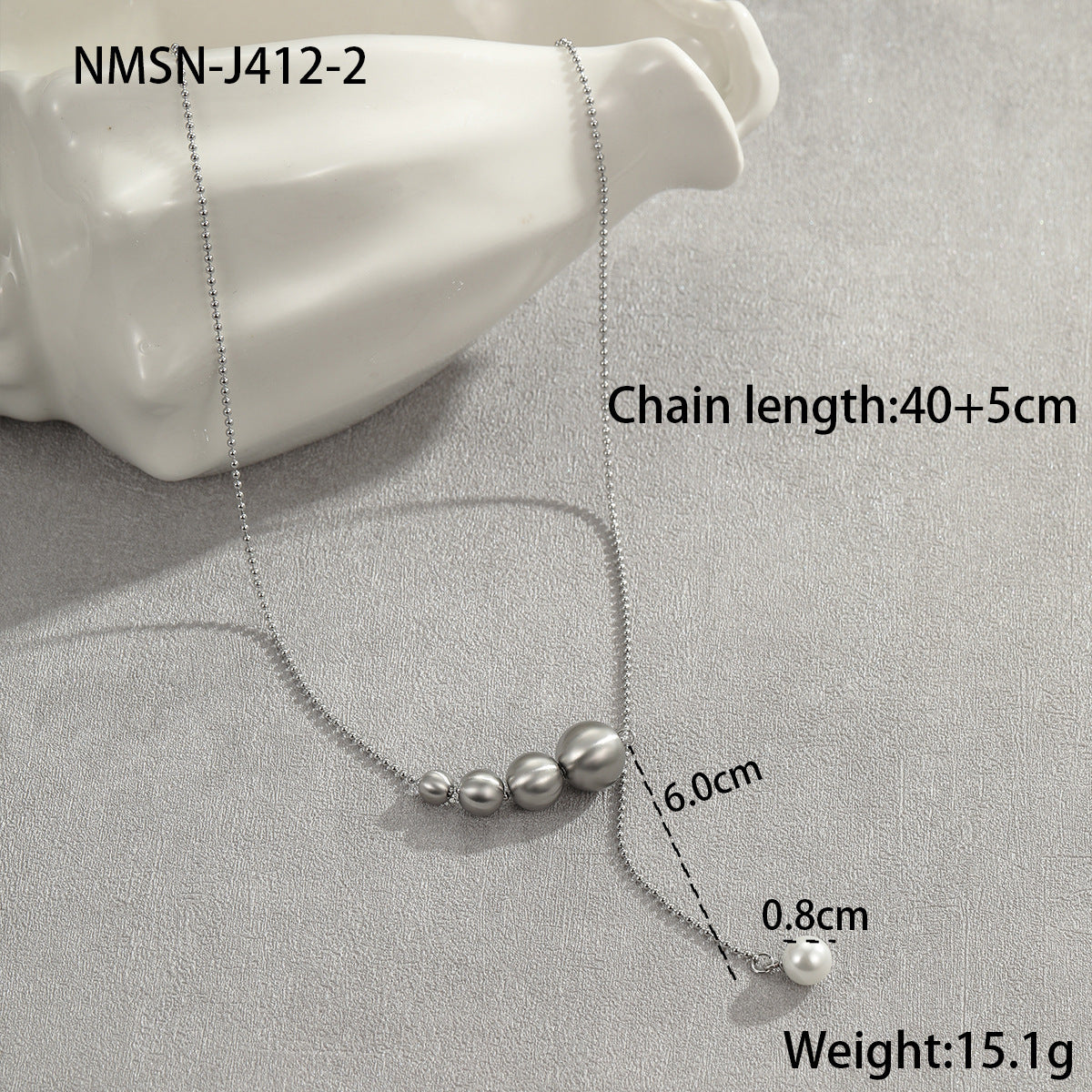 Collana da donna alla moda con perline a occhio di gatto in acciaio al titanio spazzolato con pendente geometrico placcato in oro 18 carati e delicata catena clavicolare