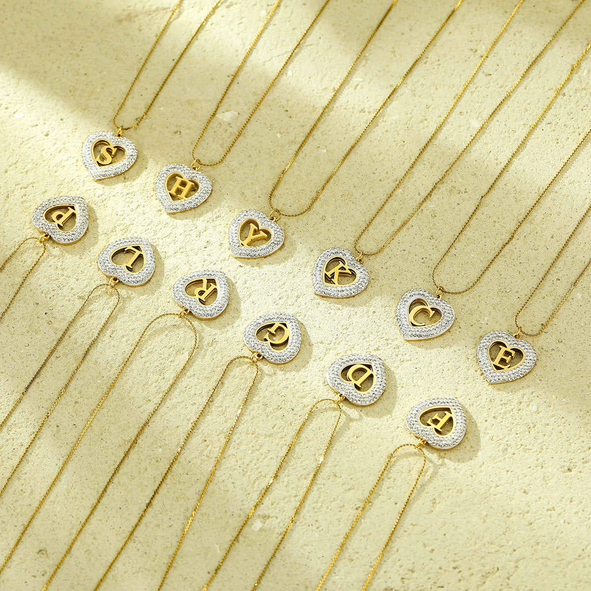 Collar de Acero Inoxidable con Colgante de Corazón de Moda con Incrustaciones de Zirconia para Mujer, Cadena Minimalista a la Clavícula con Acabado Chapado