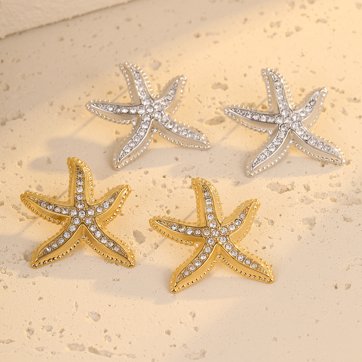 Orecchini a forma di Stella Marina alla Moda in Acciaio Inossidabile con Zirconia Micro-Incastonata, Finitura Placcata Oro 18K, Ipoallergenici e Inossidabili per Donna