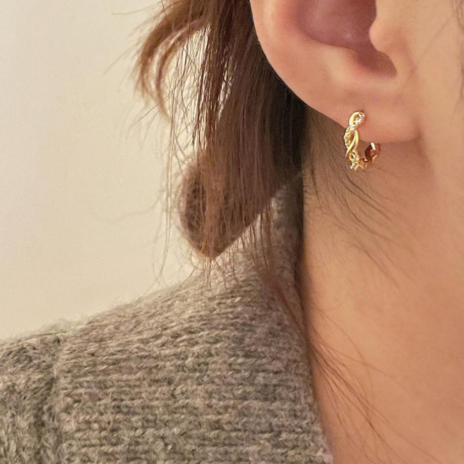 Pendientes minimalistas de plata de ley 925 con incrustaciones de perlas con forma de gota de agua para mujer