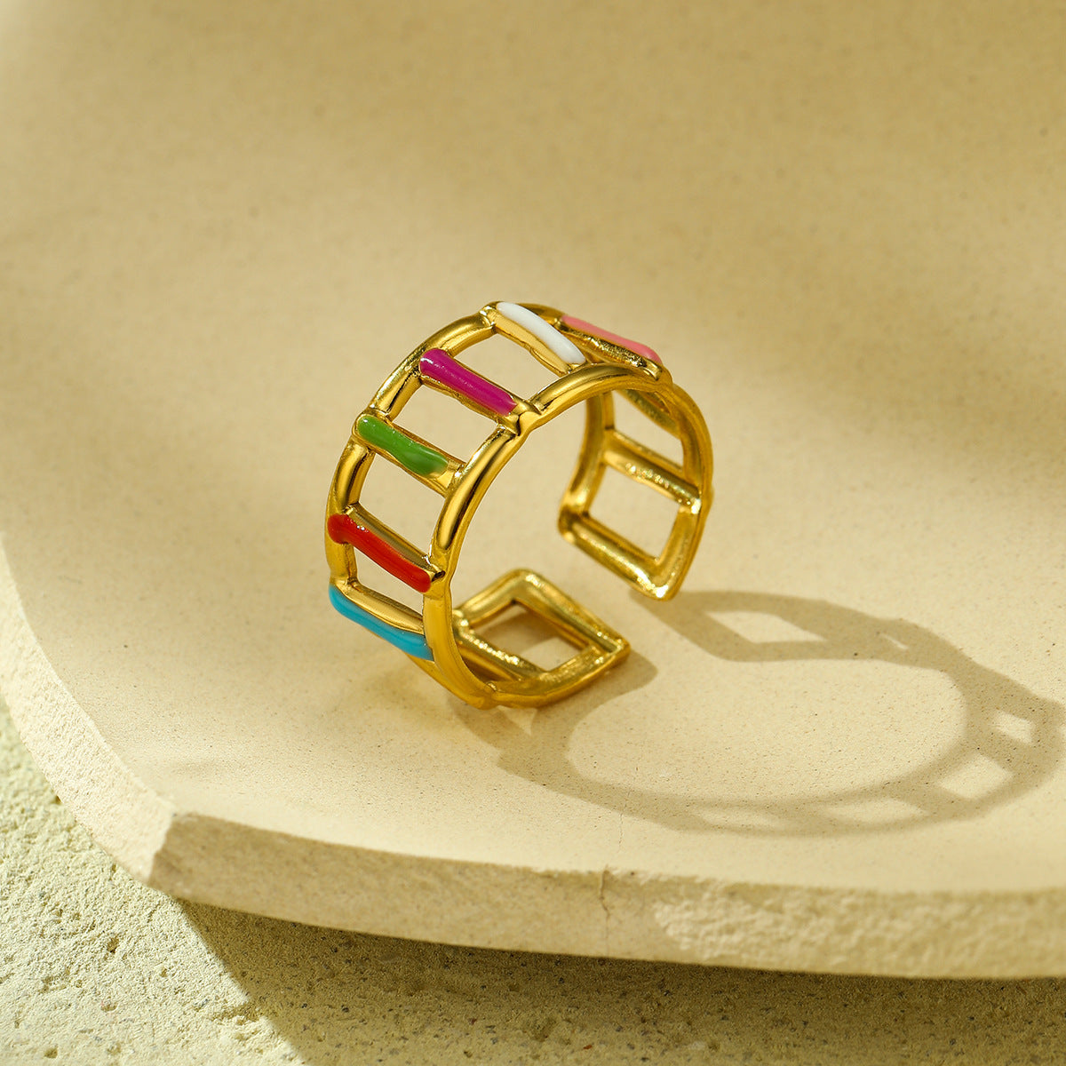 Anillo minimalista de acero inoxidable geométrico con baño de oro de 18K para mujer, acento de esmalte de color