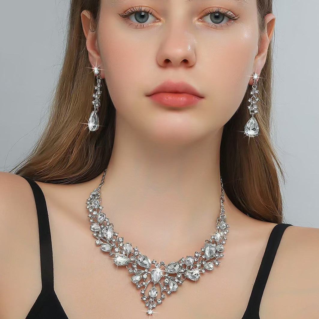 Juego de collar y pendientes de aleación con forma de lágrima estilo natural, con incrustaciones de diamantes de imitación para mujer, cadena corta de clavícula estilo O.