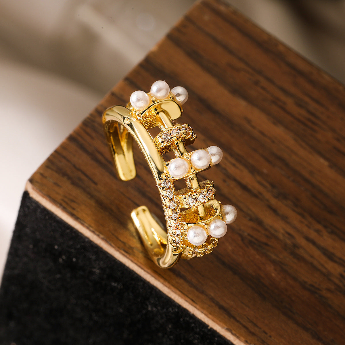 Anello Aperto Geometrico Minimalista da Donna in Rame con Placcatura in Oro Vero e Intarsi di Zirconi